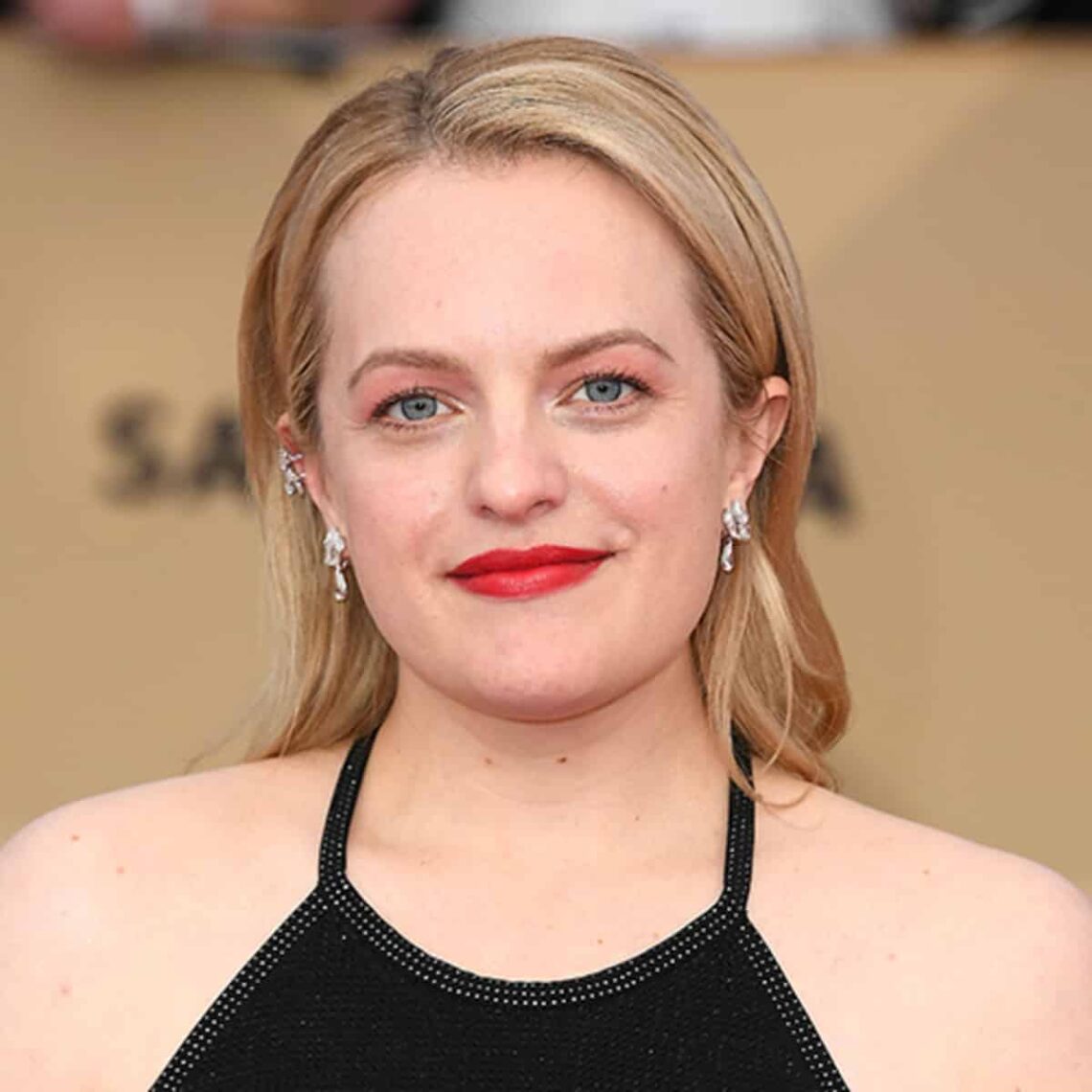 Elisabeth Moss Arrives At The 24th Annual Screen Actors Guild Awards At The Shrine Auditorium On January 21 2018 In Los Angeles California Photo By Steve Granitz Wireimage Square 6917035 1140x1140