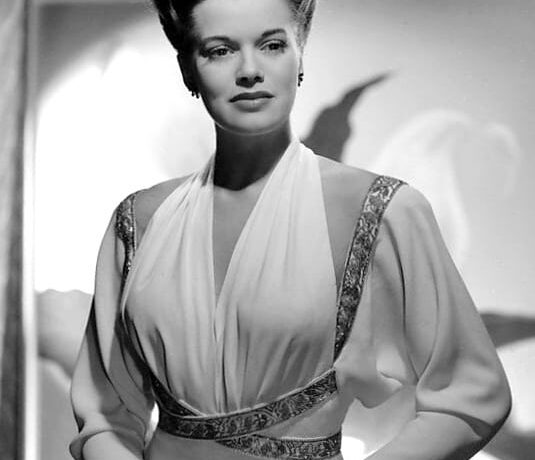 Janis Paige By Clarence S. Bull2c 1944 Cropped 7283604 535x460