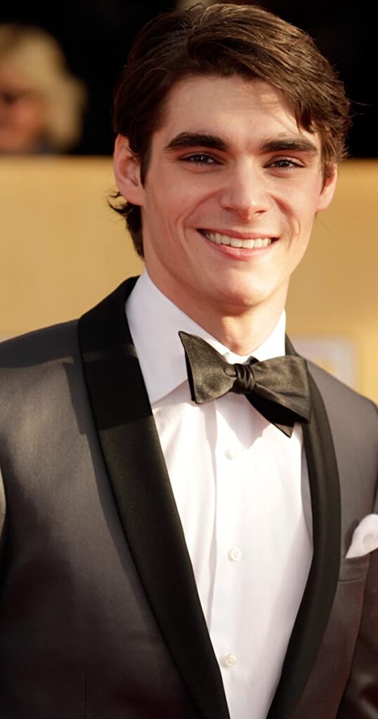 rj-mitte-height-age-body-measurements-wiki-celebrities-body-size